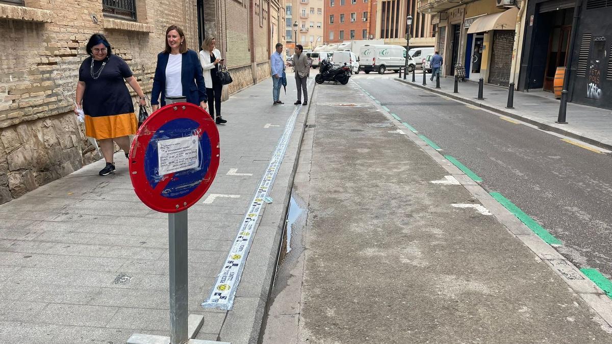 María José Catalá en una &quot;zona verde&quot; de aparcamiento para residentes.