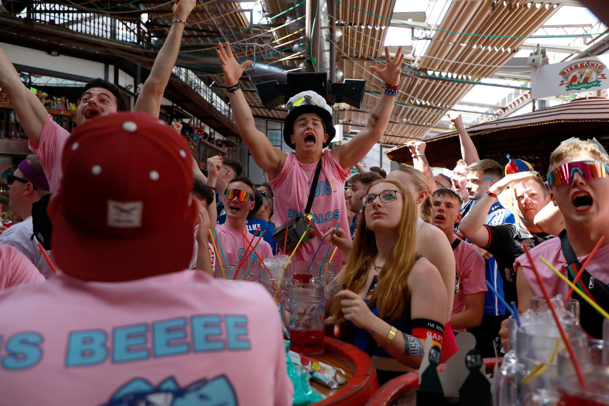 Herzkasper am Ballermann: So erlebten die Fans das Bundesliga-Finale im Bierkönig auf Mallorca