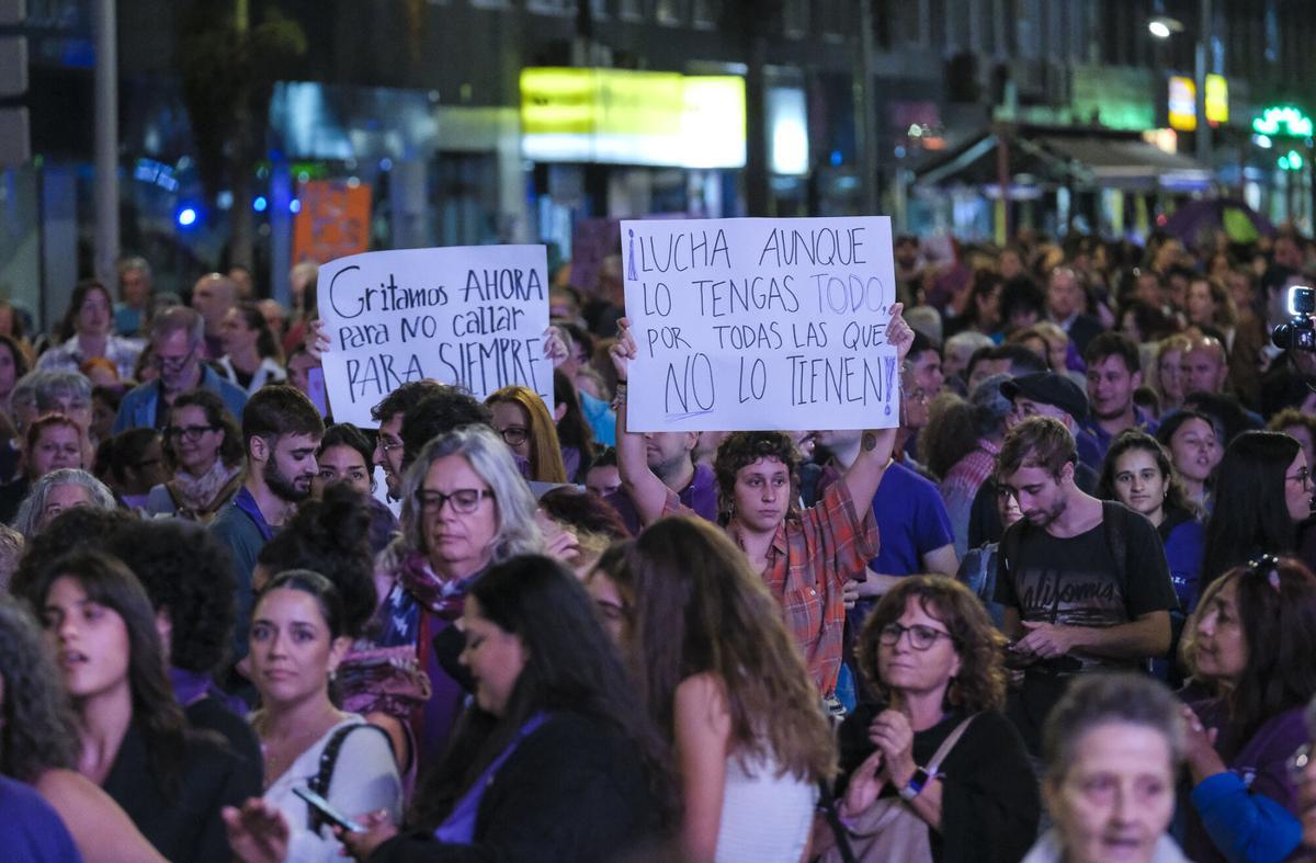 25-11-2025 LAS PALMAS DE GRAN CANARIA. Manifestación 25N | 25/11/2025 | Fotógrafo: Andrés Cruz