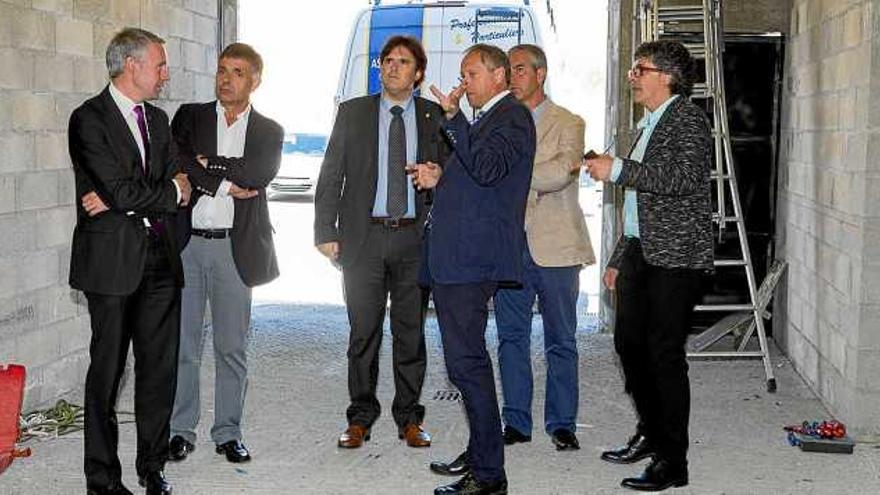 El president de la Diputació de Girona, Pere Vila, durant una visita a l&#039;escorxador, la setmana passada