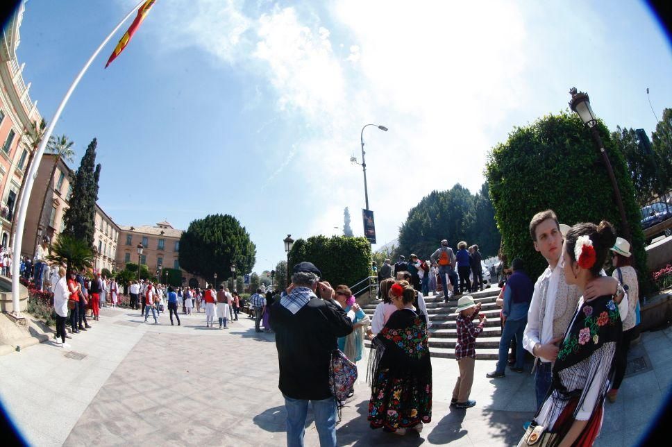 Las carrozas y la 'tronaera', claves para el ambiente del Bando 2016