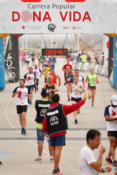 Participantes en la carrera "Dona vida"