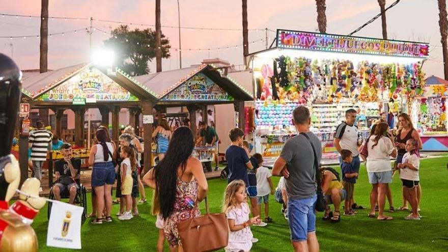 Este conocido pueblo de Cádiz ya ha abierto su nuevo parque de atracciones en la playa: más de 4.000 metros cuadrados con montaña rusa, coches de choque y el clásico Tren de la Bruja