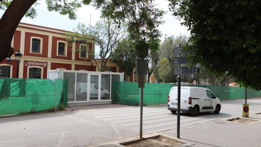 Abre una oficina en Lorca para atender a los afectados por el soterramiento