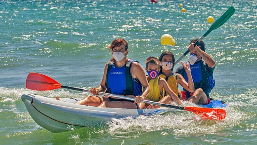 Prueba de kayak en el ‘Verano Deportivo’ del Ayuntamiento de Málaga.