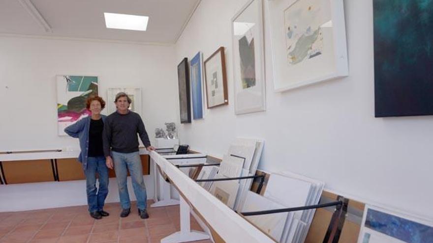 Bernadette Chapu y Fernando Jiménez, en el interior de la galería.