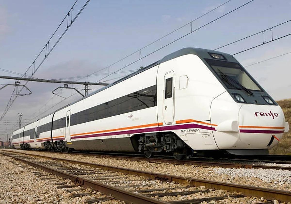Un tren de media distancia de Renfe.