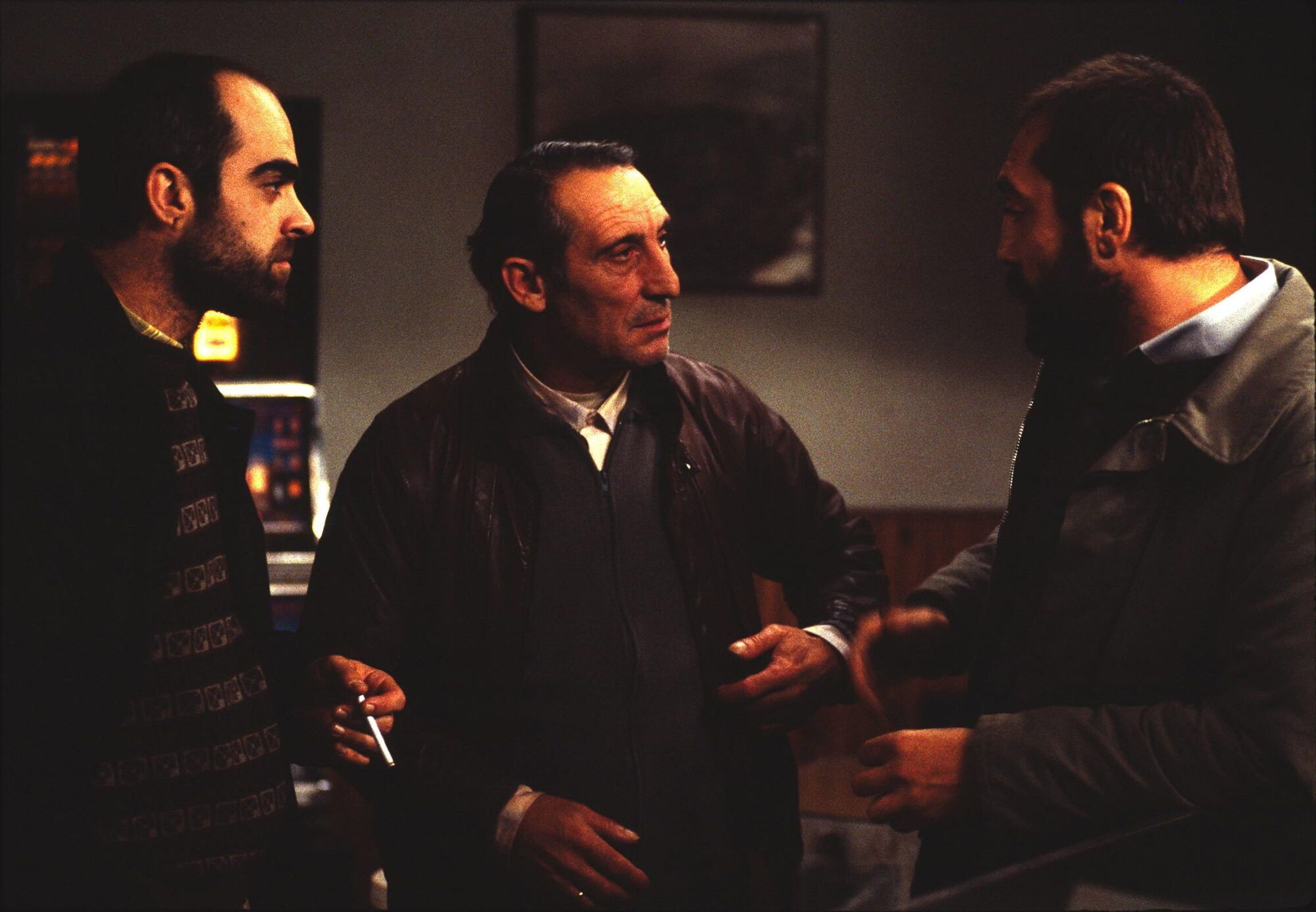 LOS ACTORES LUIS TOSAR (I), CELSO BUGALLO (C) Y JAVIER BARDEM, EN UN FOTOGRAMA DE LA PELÍCULA "LOS LUNES AL SOL", DE FERNANDO LEÓN DE ARANOA.. 24/10/02CINE. ACTORES. ACTORES GALLEGOS. PELÍCULAS. FOTOGRAMAS.