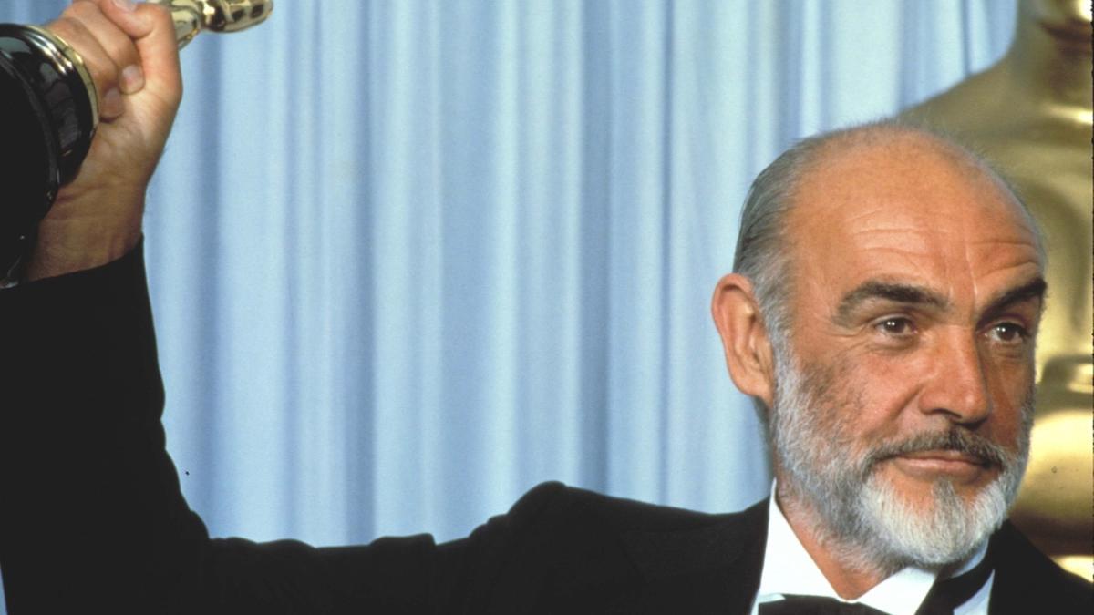 Sean Connery cuando se alzó con el Oscar a mejor actor de reparto en 1988