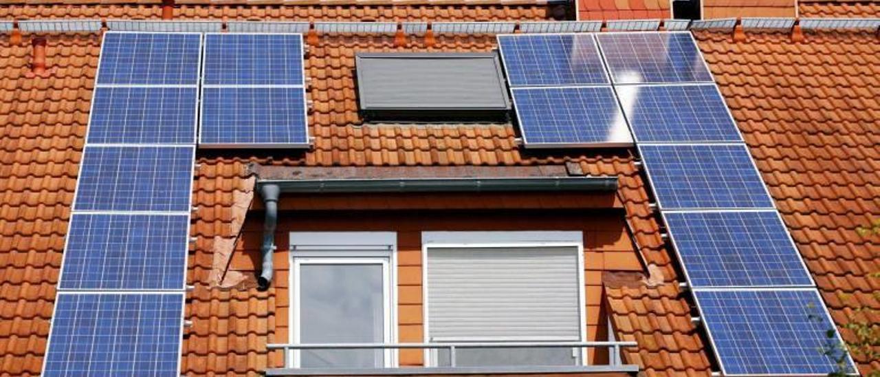 El &quot;limbo legal&quot; y los recortes de ayudas acaban con la instalación de placas solares en Valencia