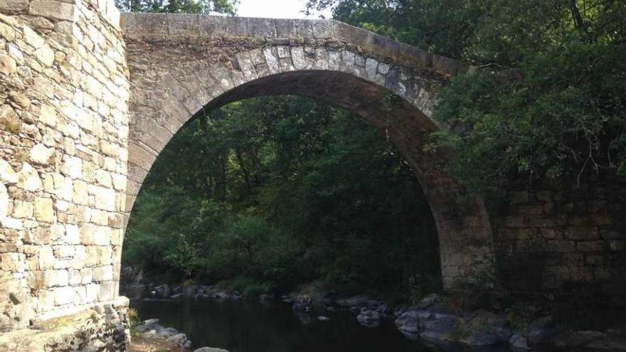 Las obras mejoraron el tímpano y el muro de encañamiento del puente.