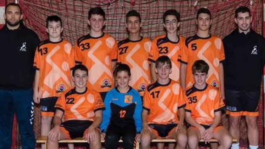 La plantilla de l&#039;Handbol Santpedor infantil.