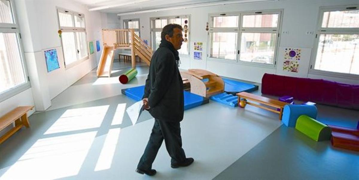 L’arquitecte 8 Miquel Espinet, en un diàfan espai per a jocs de l’escola bressol Xiroi, divendres passat. L’arquitecte 8 Miquel Espinet, en un diàfan espai per a jocs de l’escola bressol Xiroi, divendres passat.