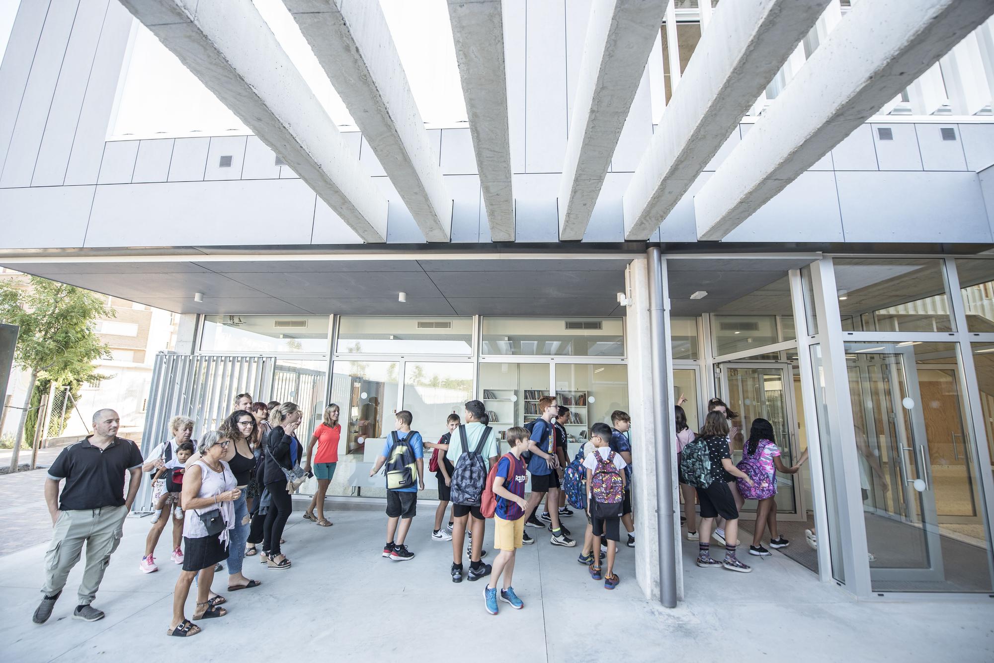 Estrena de l'escola del Pla de Puig de Sant Fruitós de Bages