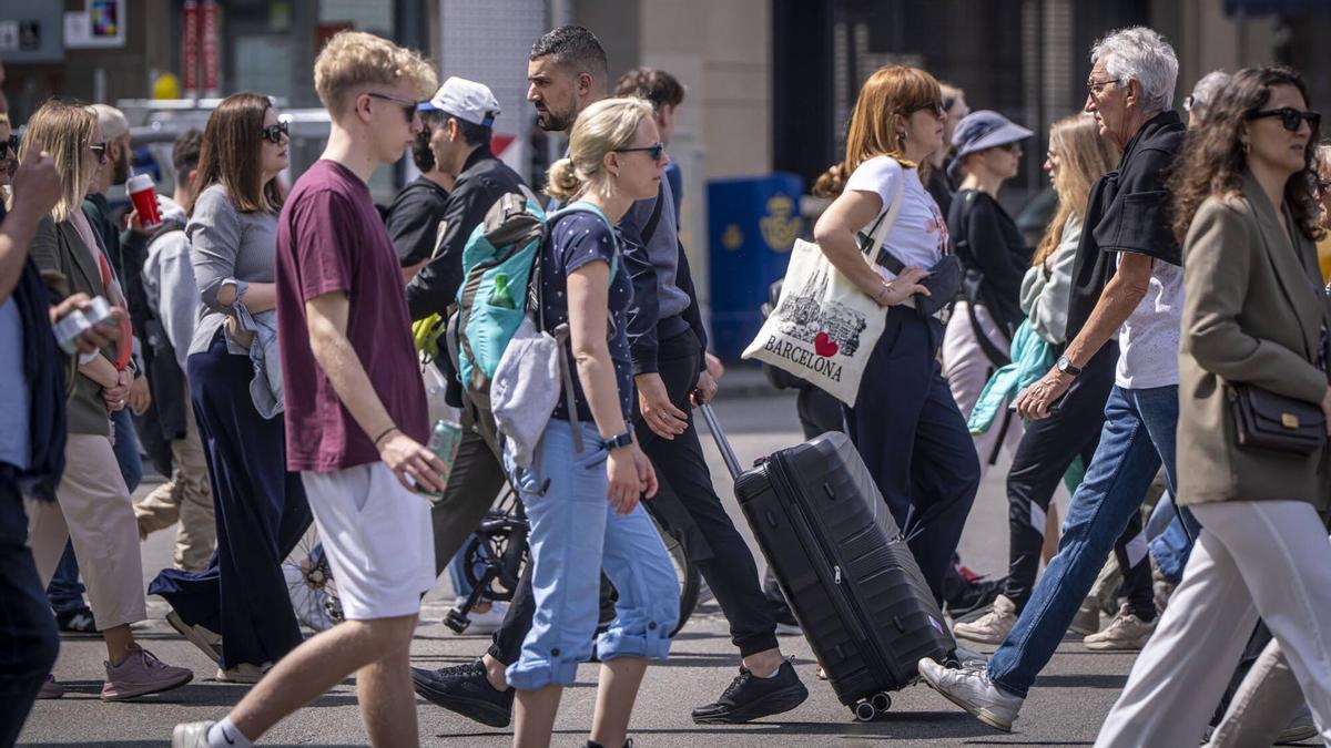 Turistas en Barcelona durante la Semana Santa de 2025.