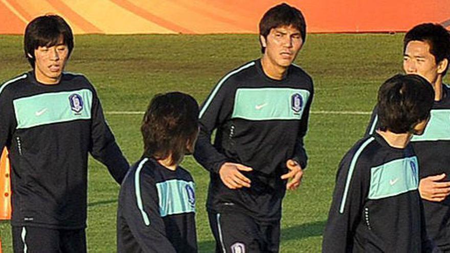 Los jugadores norcoreanos, durante un entrenamiento