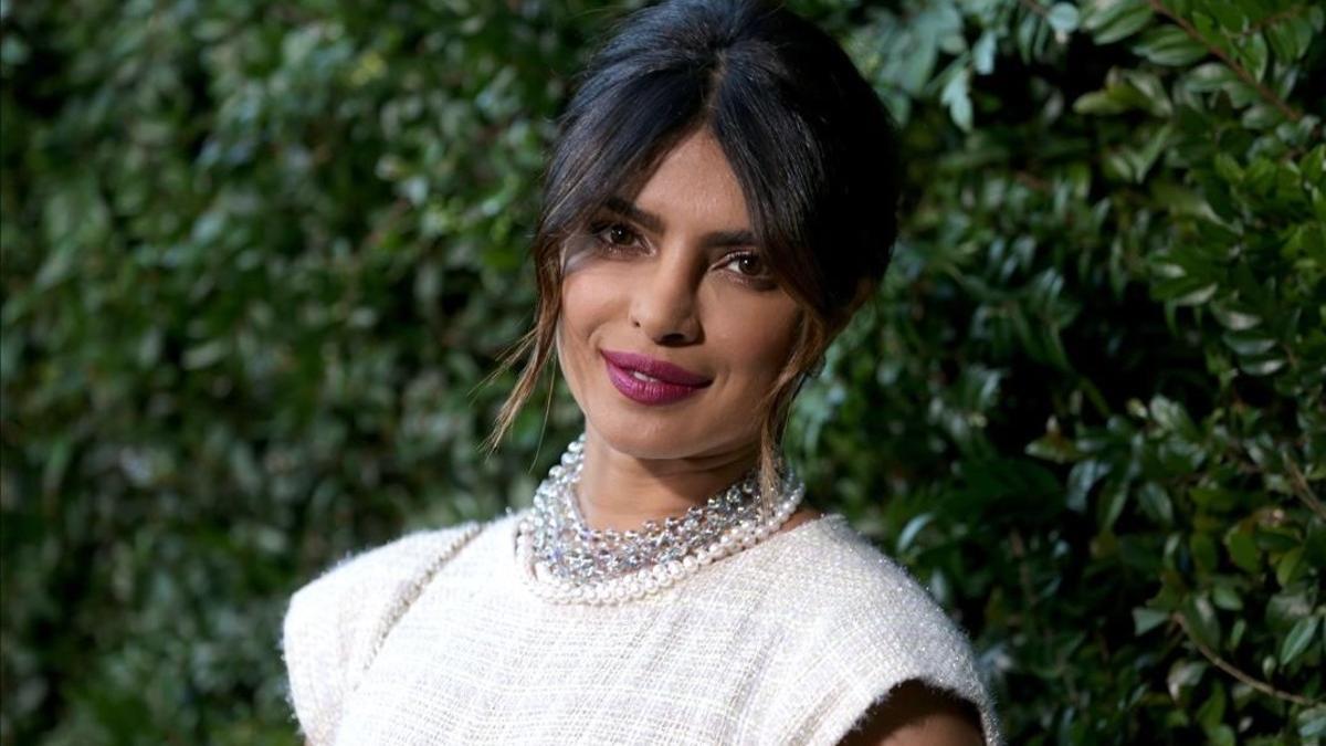 zentauroepp43595830 malibu  ca   june 02  priyanka chopra attends the chanel din180607134319