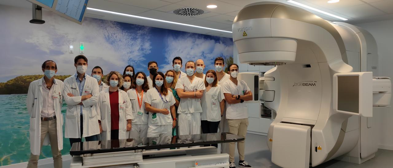 Equipo de radioterapia en el Hospital General de Elche