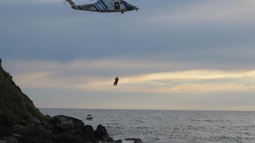 Así ha sido el rescate de un buceador en la playa de Foxos