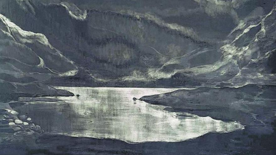 Cathrine Raben Davidsen malt mit einem Radierer auf einem mit Kohle überdeckten Hintergrund Landschaften sowie auch Quallen.