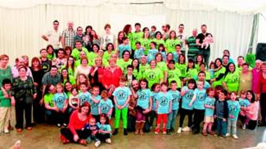 Jotas y diversión en la comida de hermandad