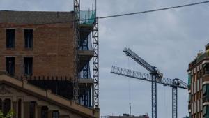 La construcció de pisos el 2024 tot just va cobrir la meitat  de la demanda