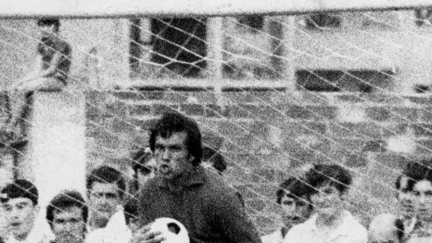 Dujkovic jugando con el Real Oviedo. Fuente: La Nueva España.