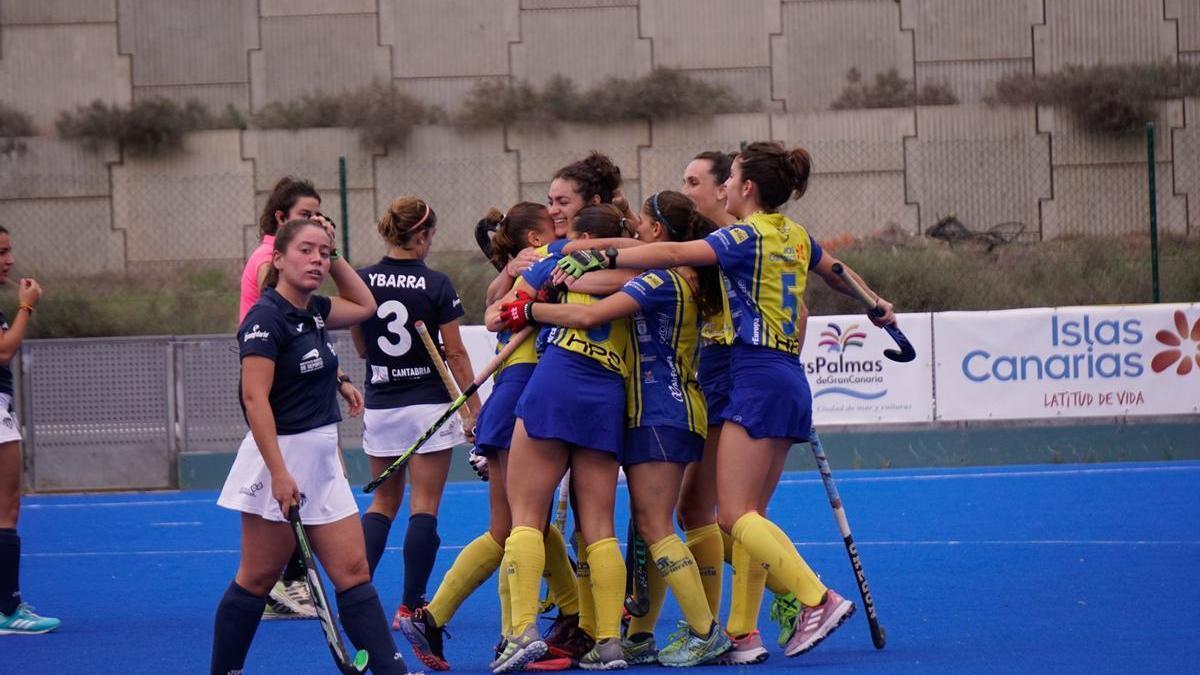 Las jugadoras del Taburiente celebran uno de sus goles al Sardinero