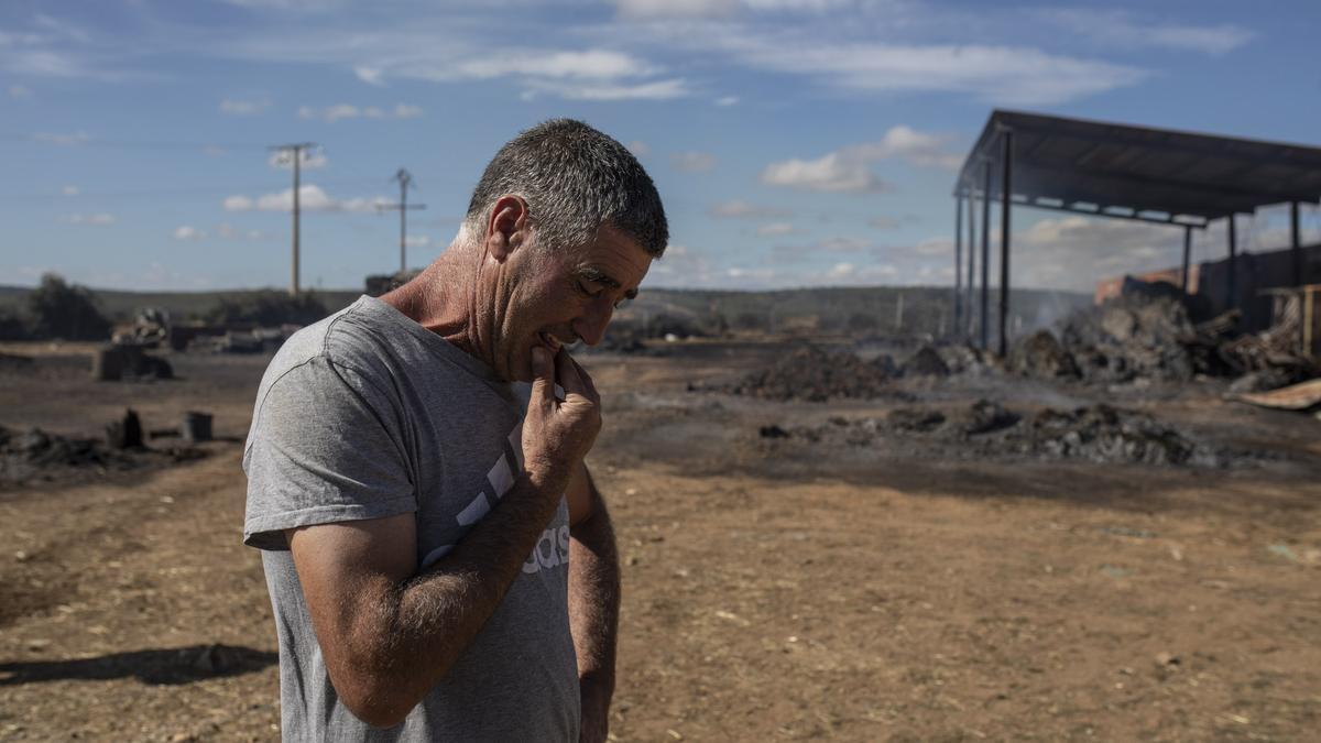 Incendio en Lober: Ismael Rey, apesadumbrado tras perder la nave.