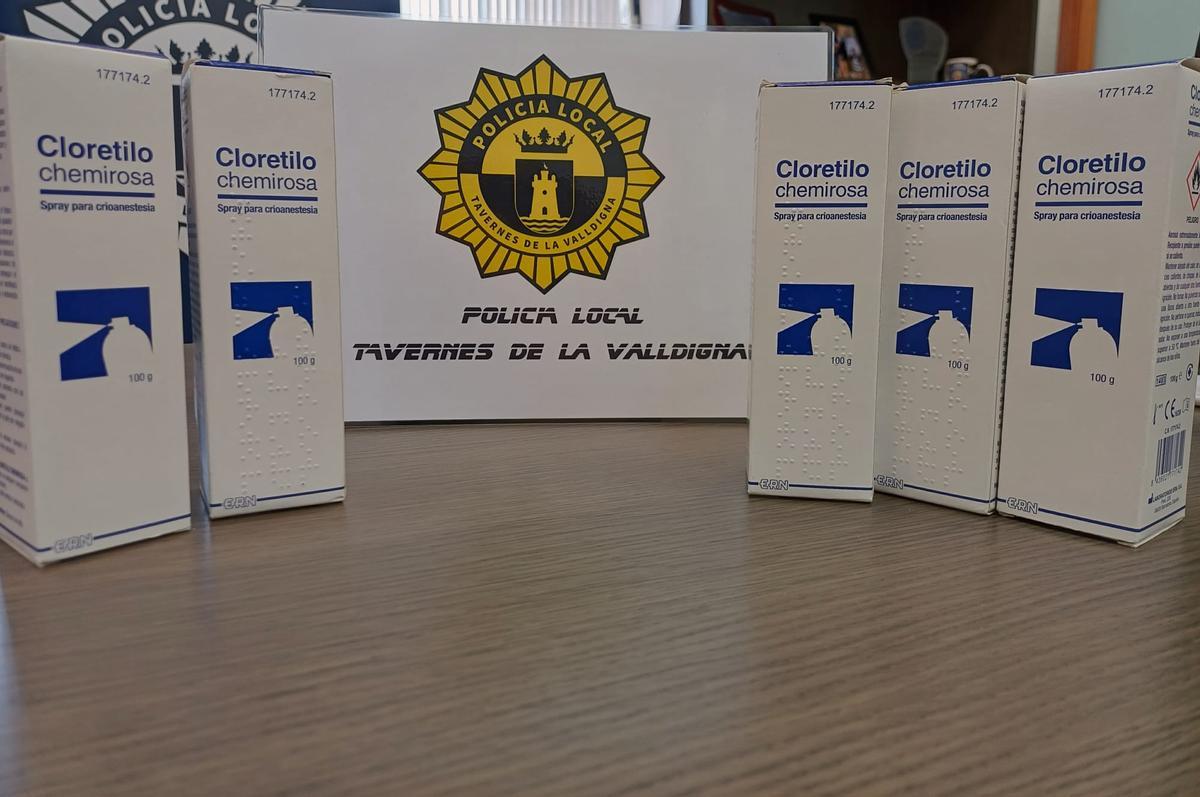 La Policía Local de Tavernes incauta varios envases de cloretilo.