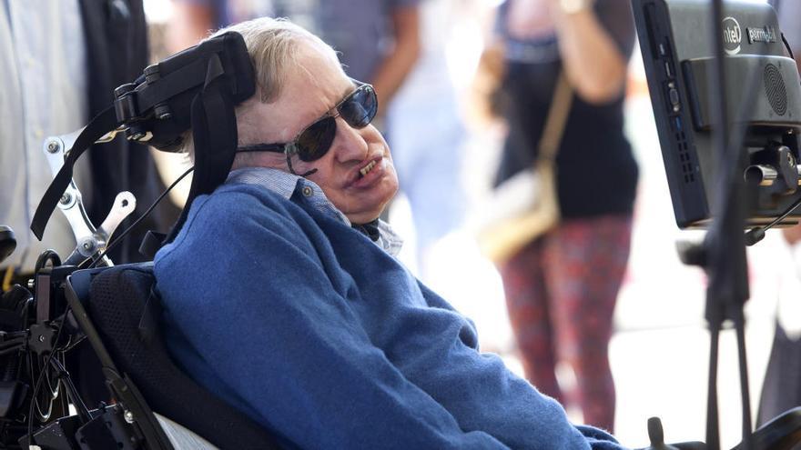 Stephen Hawking cree que la Tierra será una bola de fuego y defiende ir a Alfa Centauri