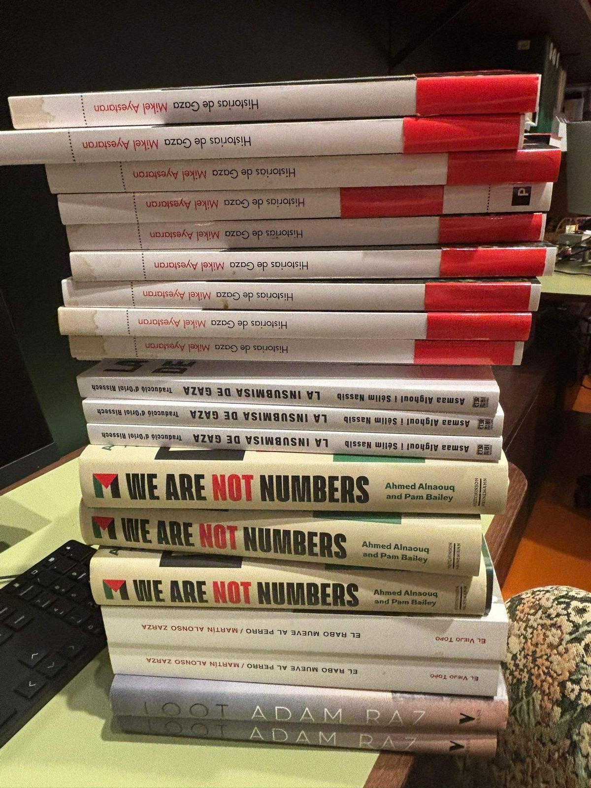 Algunos de los libros dañados en Finestres