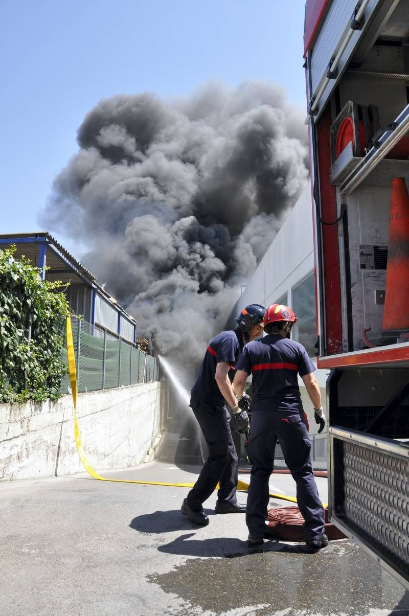 Fotogalería: Incendio en el polígono de Cogullada