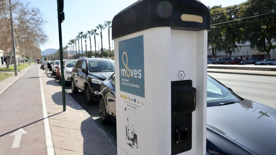 Más de una veintena de puntos de carga sin funcionar para los coches eléctricos de Murcia