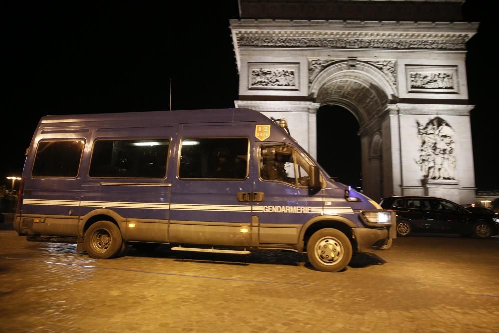 Atentado terrorista en los Campos Elíseos de París.