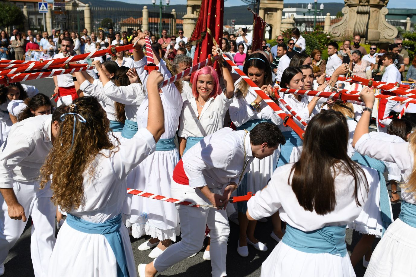 La Danza de Espadas de Marín rompe con dos años de pandemia