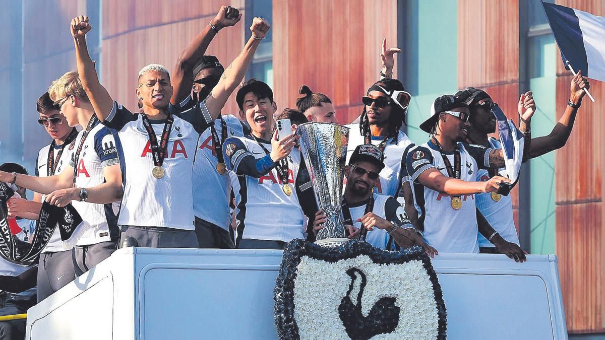 Los jugadores del Tottenham Hotspur, celebrando un título