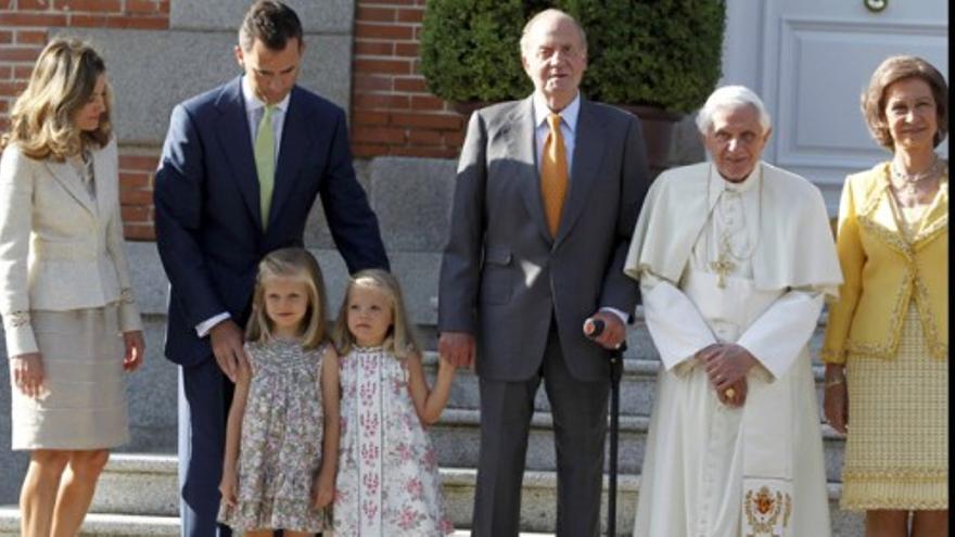 La familia Real recibe al Papa en la Zarzuela
