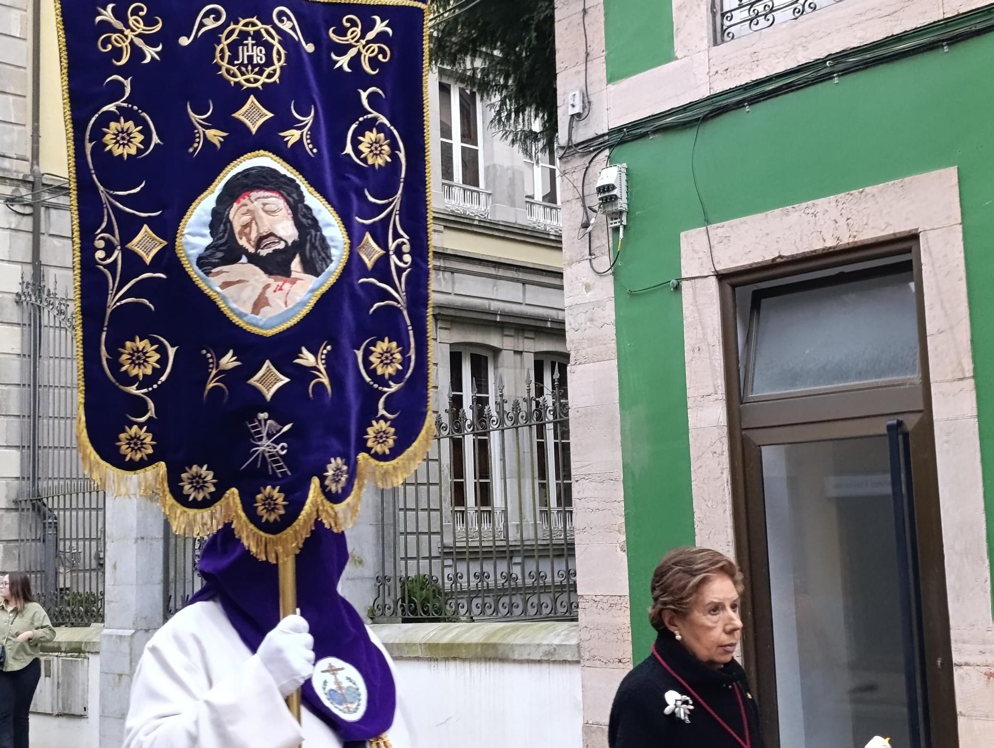 El Nazareno y la Virgen Dolorosa emocionan en Grado