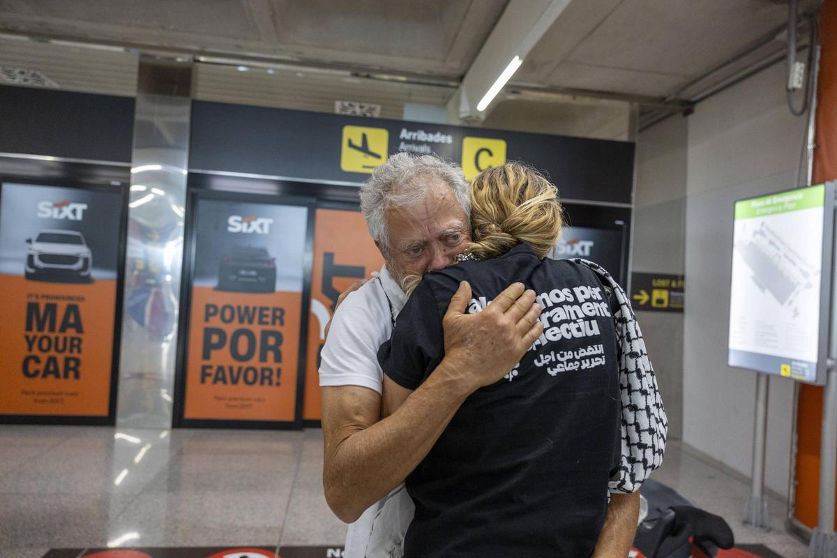 FOTOS | El mallorquín de la flotilla a Gaza denuncia agresiones y torturas al regresar a Palma