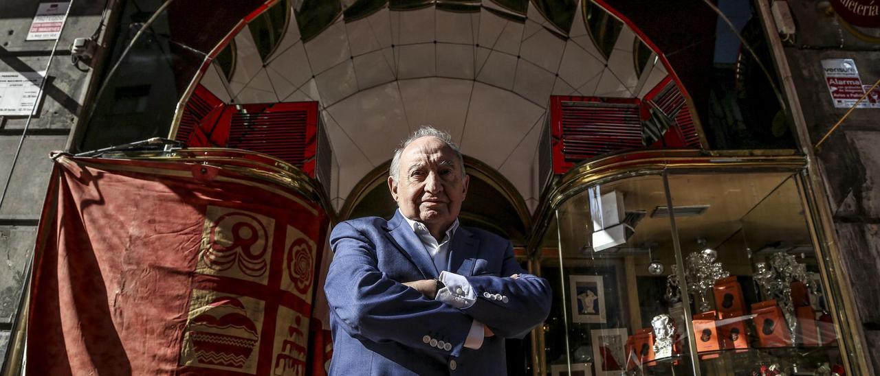 Federico Álvarez, delante de su negocio, en una fotografía de 2015.