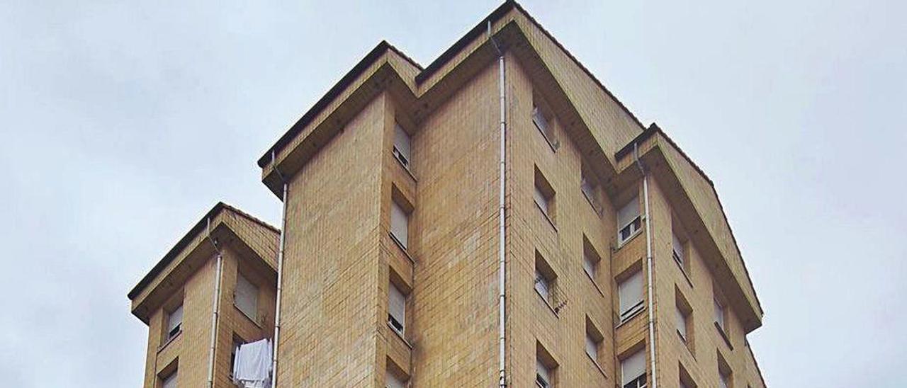 El edificio número 50 de la manzana de Cocienes.