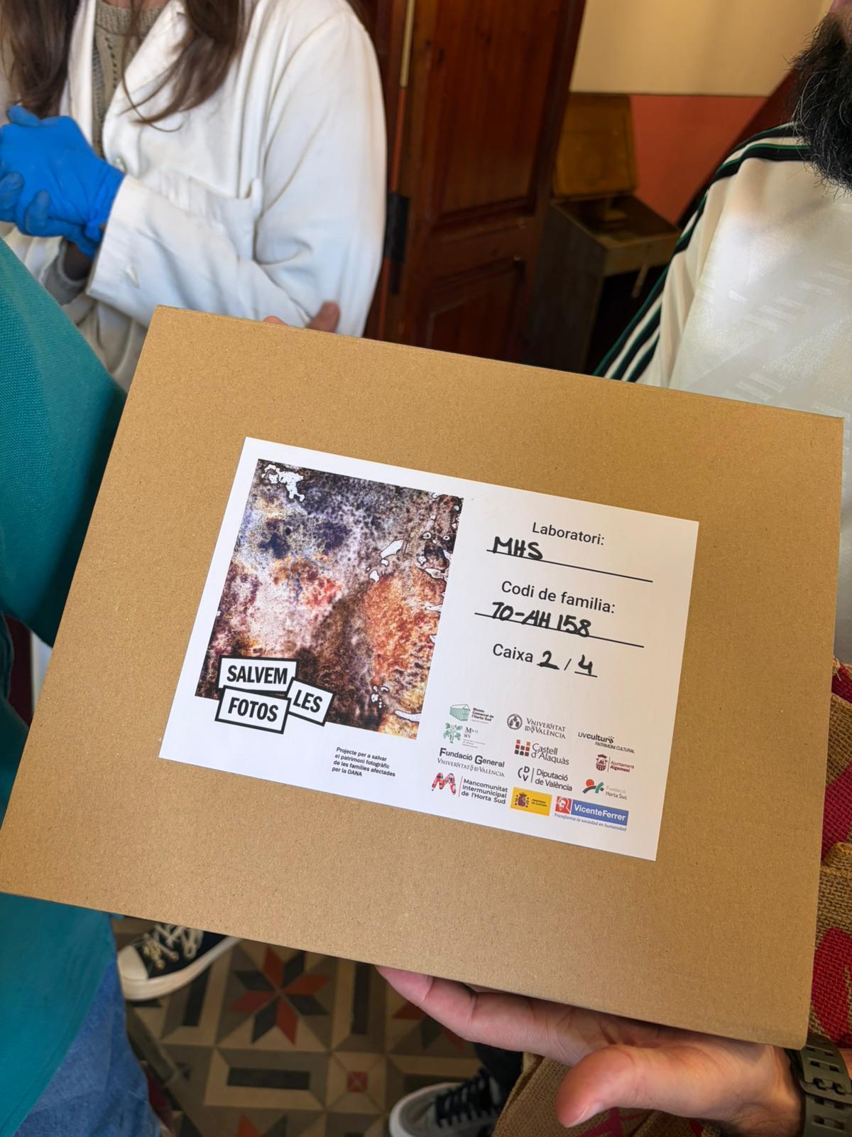 Paquete de fotos reucperadas de Adrià Hernández.