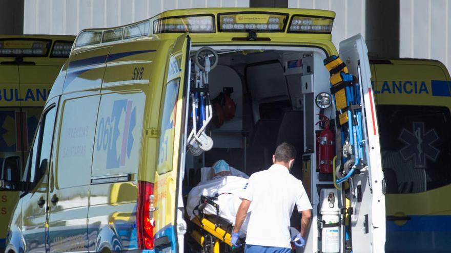 Ambulancia ante un hospital gallego.