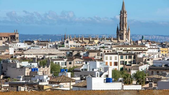 Los ingleses no residentes serán los grandes afectados por una hipotética restricción de ventas a extracomunitarios.