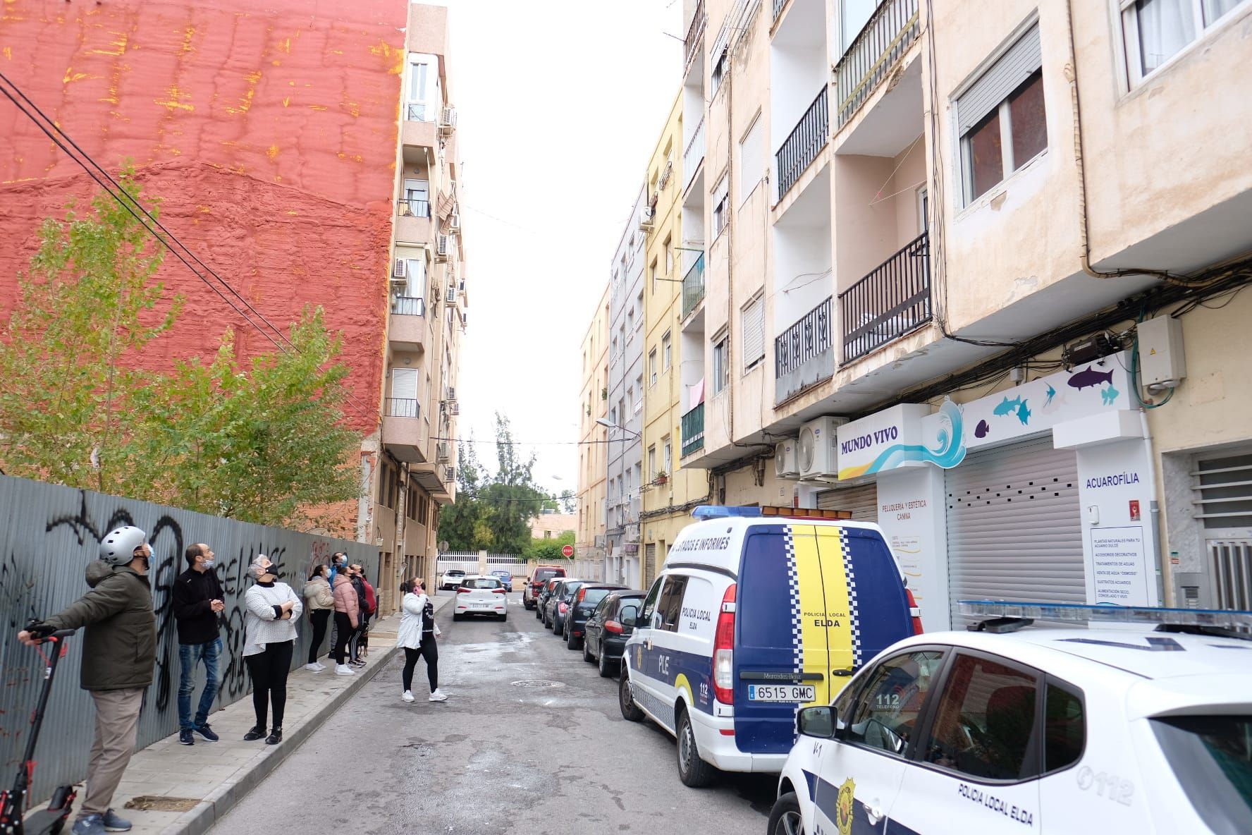 Arde una vivienda en el barrio Nueva Fraternidad de Elda