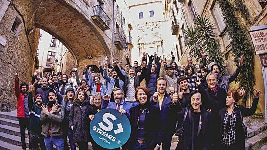 Alguns artistes i representants d&#039;administracions, ahir a la pujada de Sant Domènec de Girona.