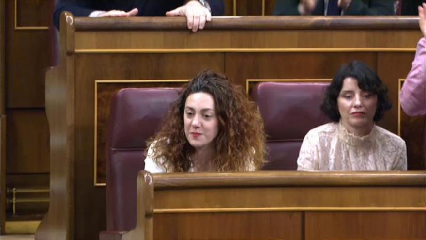La diputada Aina Vidal (En Comú Podem) protagoniza el momento más emotivo de la sesión de investidura