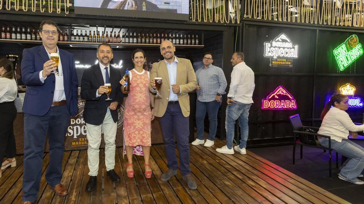 Un momento de la inauguración del stand de Cervecera de Canarias en Gastrocanarias.