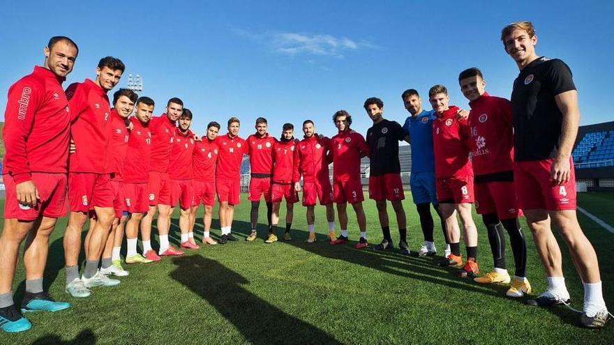 Plantilla del CD Ibiza tras el entrenamiento de ayer.